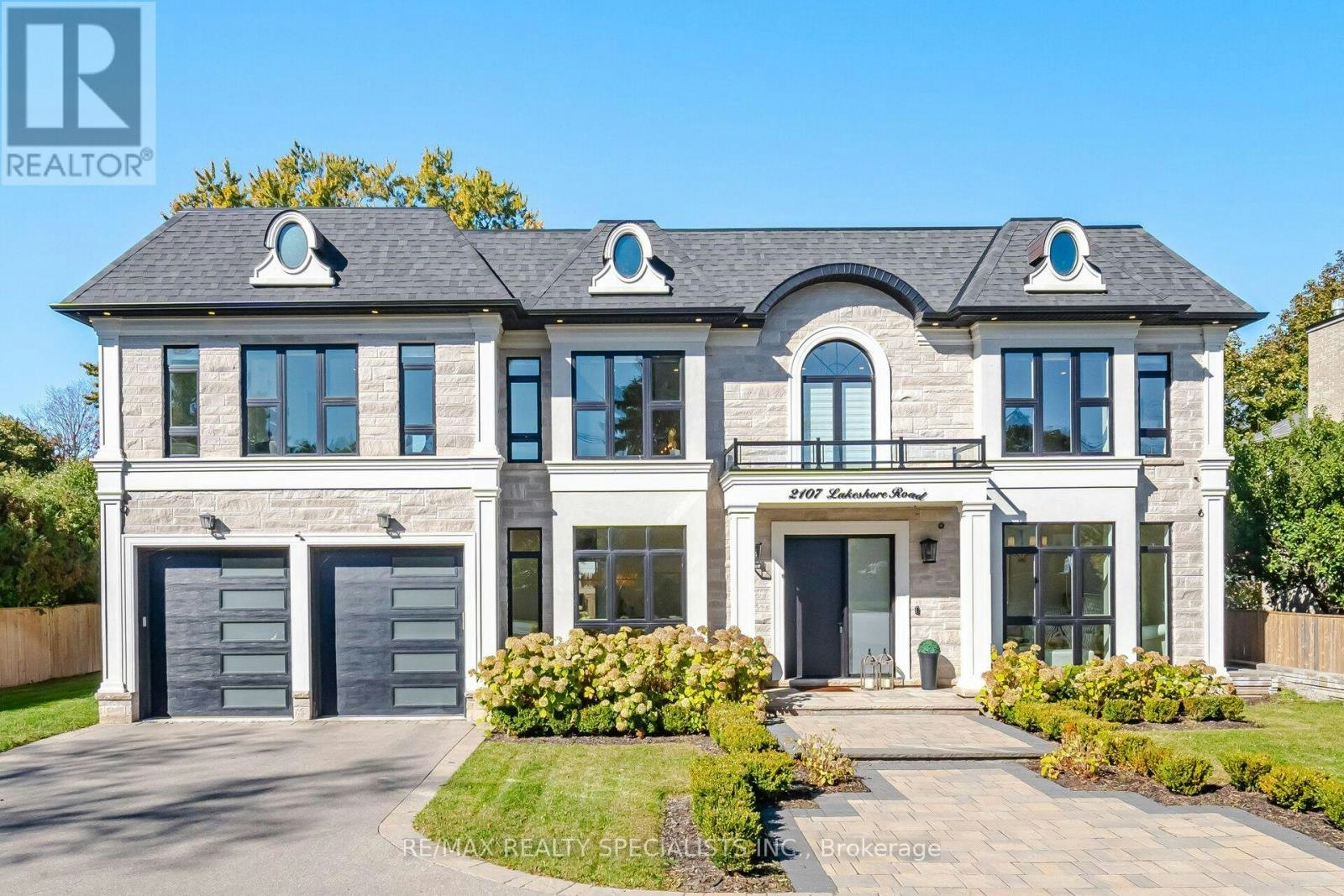 2107 Lakeshore Road W, Oakville, ON, L6L 1G6