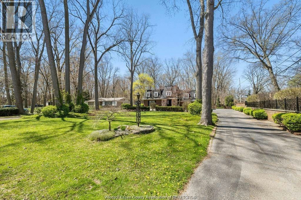 1255 Tanglewood Court, Lasalle, ON, N9J 2K2