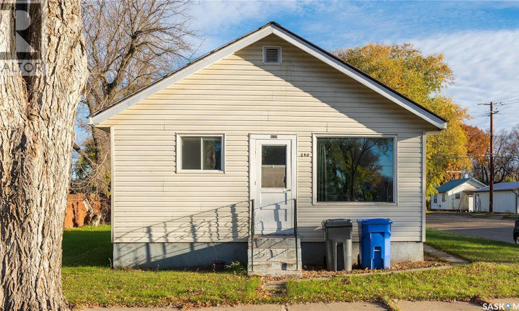 240 6th Avenue E