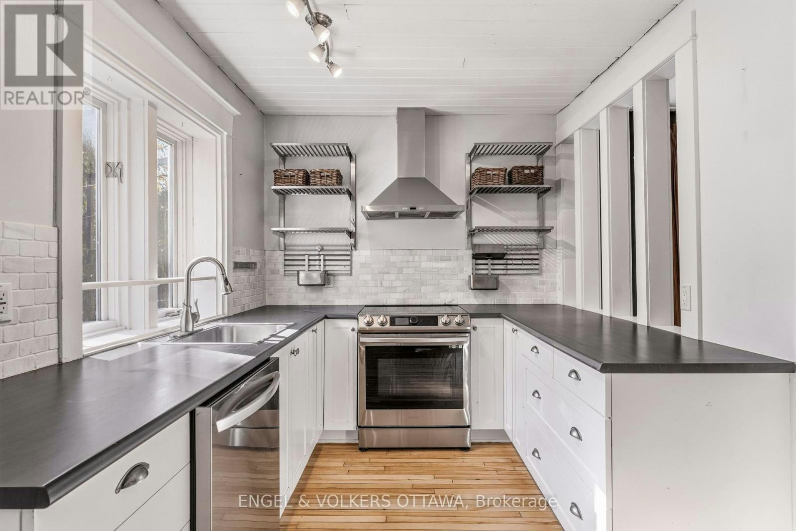 12 Clarey Avenue, Ottawa, ON, K1S 2R7 - 11
