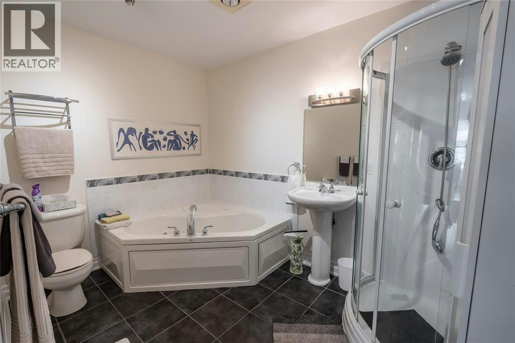 211-1550 Venetian Boulevard, Point Edward, ON, N7T 0A4 - 15