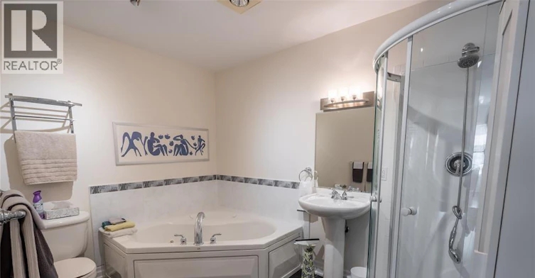 211-1550 Venetian Boulevard, Point Edward, ON, N7T 0A4 - 15