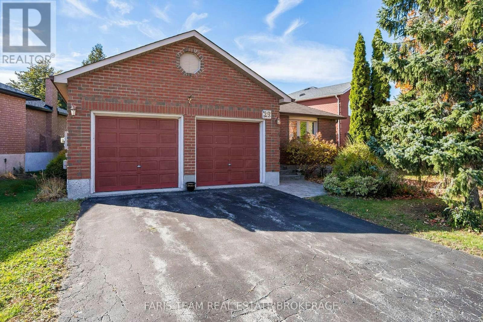29 Ferguson Drive, Barrie, ON, L4N 7B4