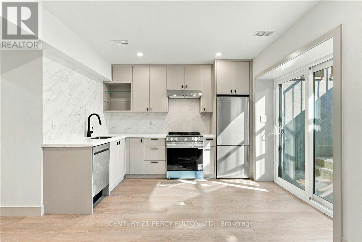 BSMT-113 Hatherley Road, Toronto, ON, M6E 1W4 - 2