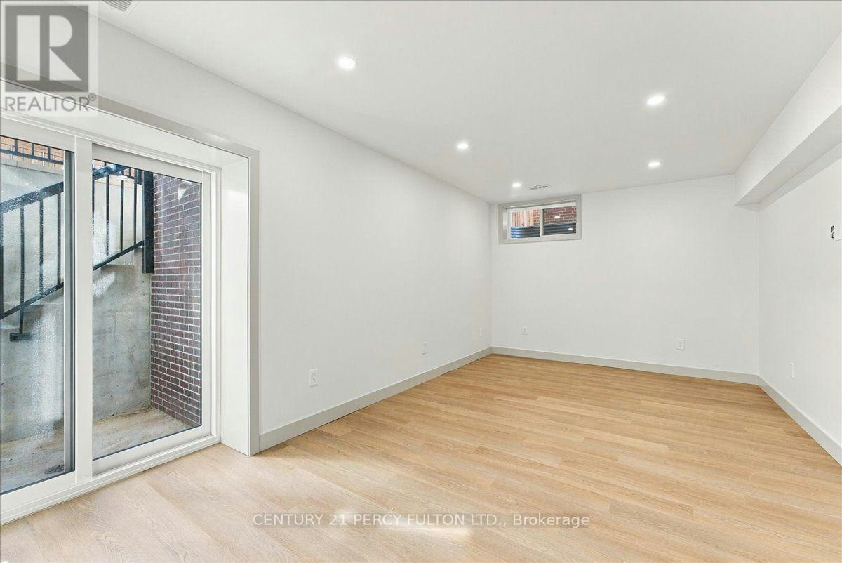 BSMT-113 Hatherley Road, Toronto, ON, M6E 1W4 - 4