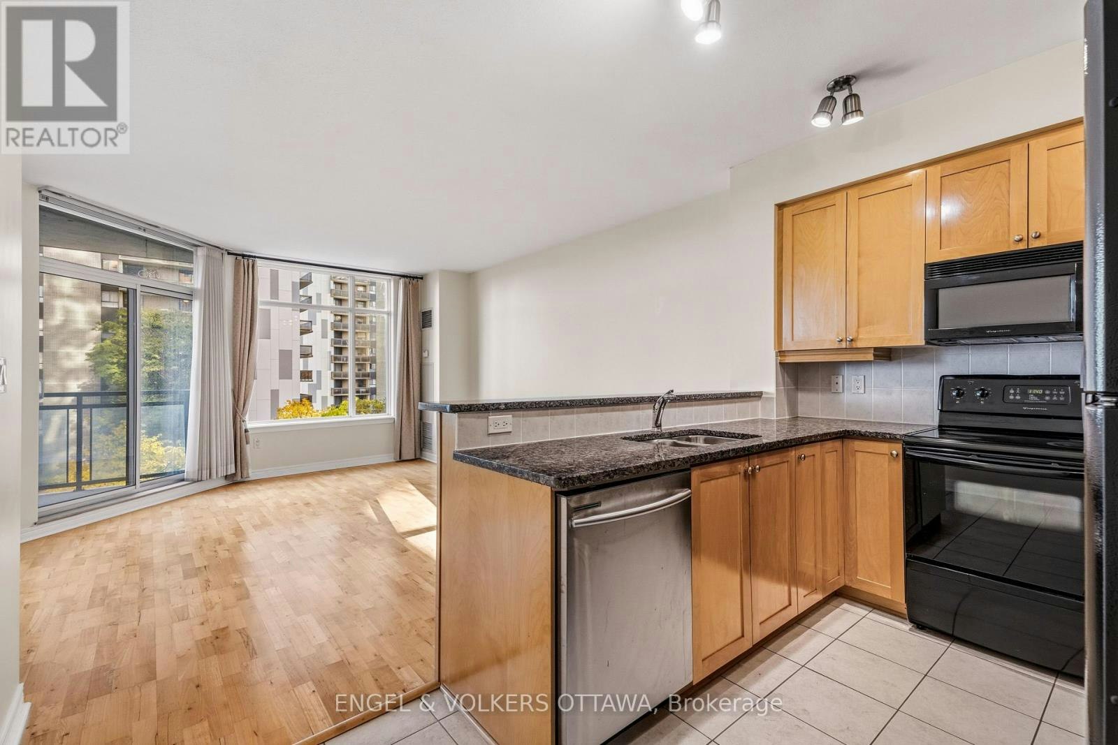 406-570 Laurier Avenue, Ottawa, ON, K1R 1C8 - 3
