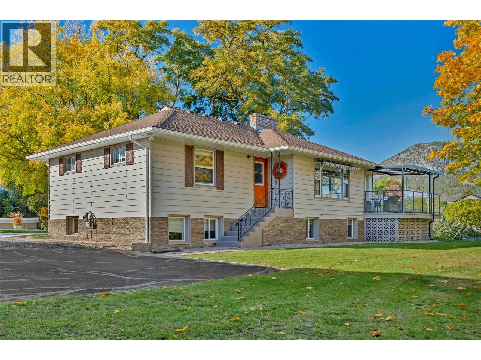 1005 West Bench Drive, Penticton, BC, V2A 8Y4