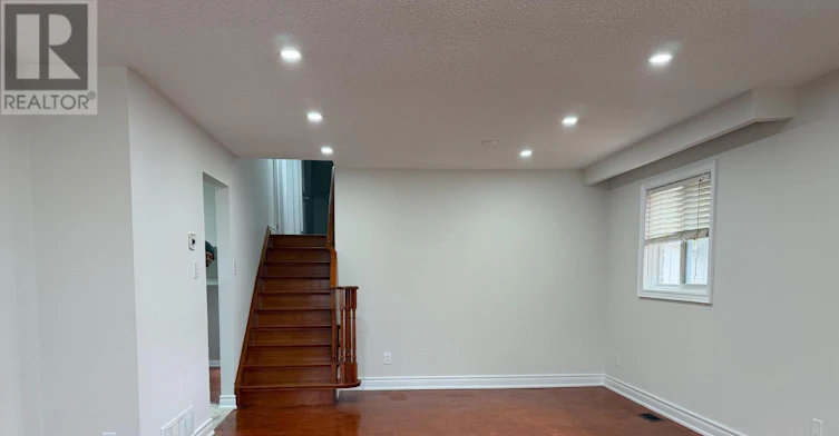 29 Lawnmere Crescent, Toronto, ON, M1S 2T1 - 7