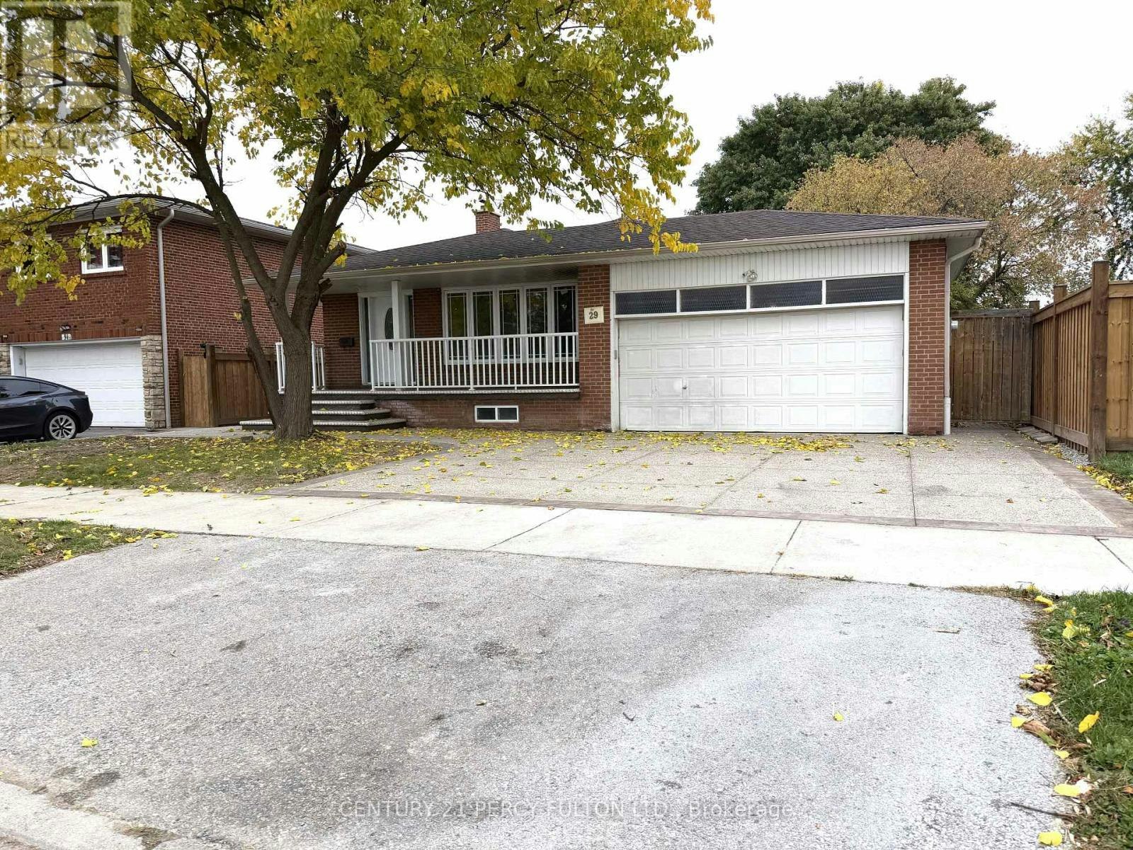 29 Lawnmere Crescent, Toronto, ON, M1S 2T1