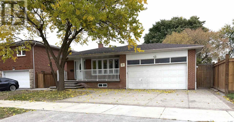 29 Lawnmere Crescent, Toronto, ON, M1S 2T1