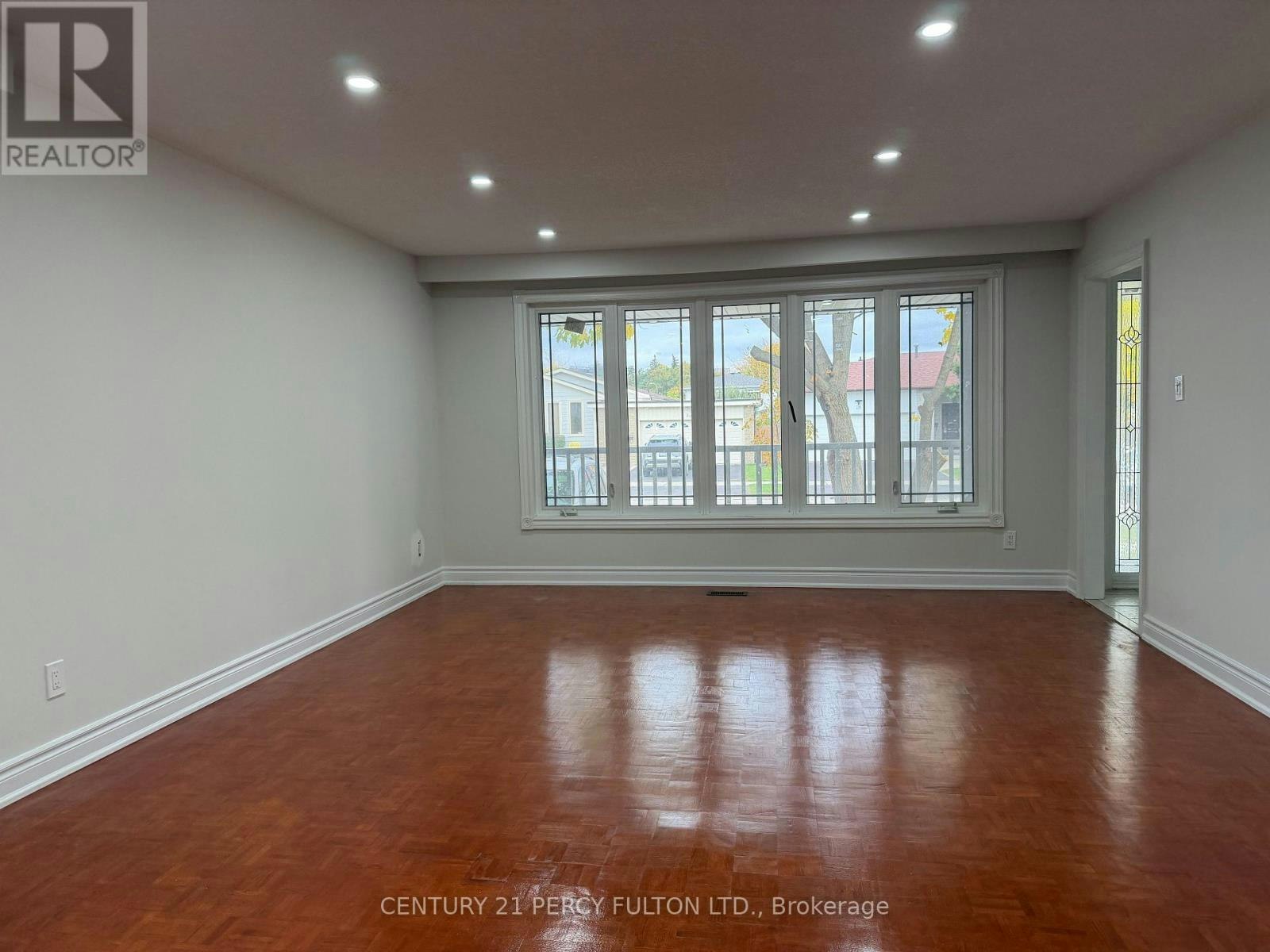 29 Lawnmere Crescent, Toronto, ON, M1S 2T1 - 5