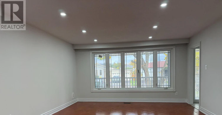 29 Lawnmere Crescent, Toronto, ON, M1S 2T1 - 5