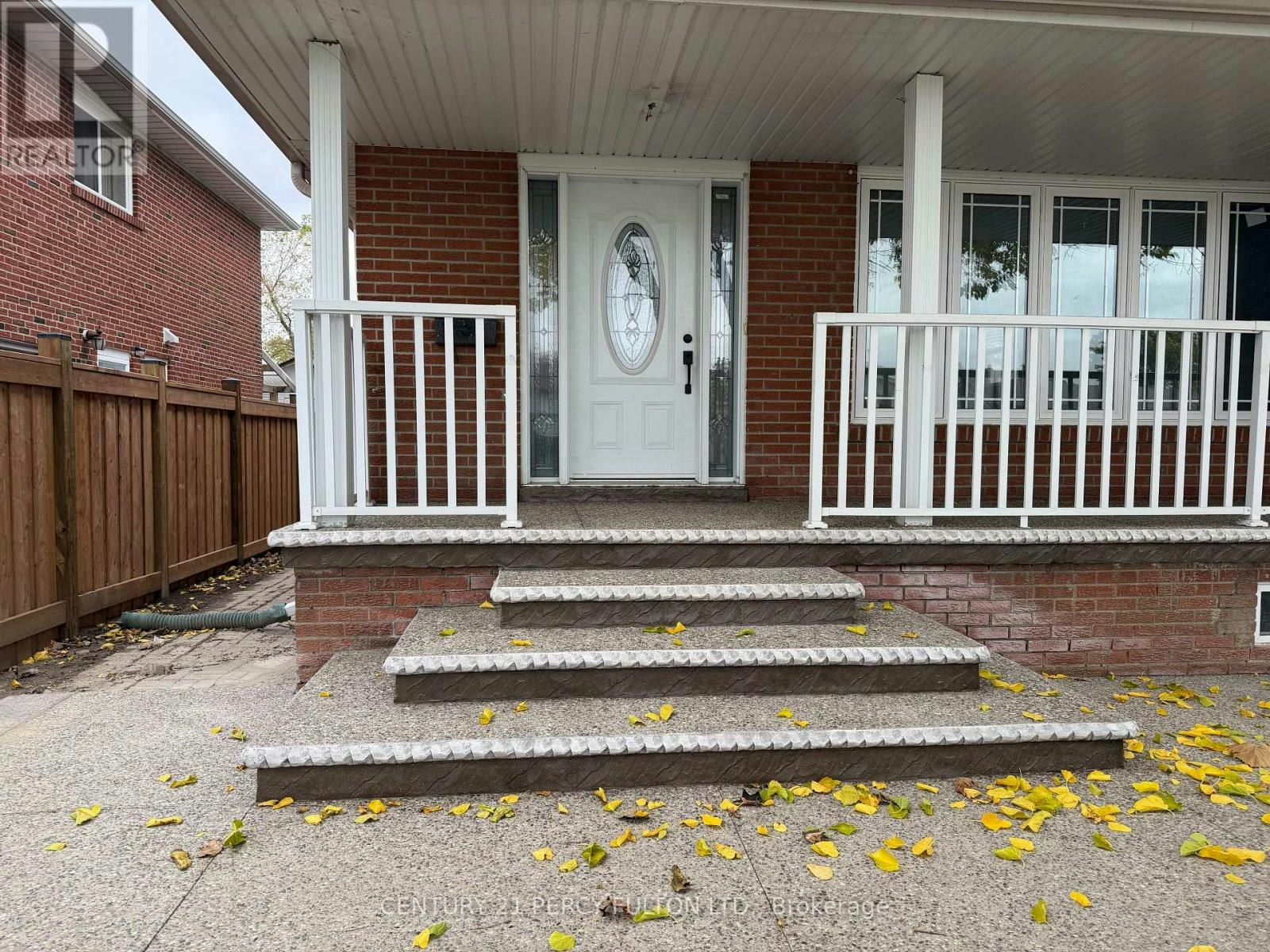 29 Lawnmere Crescent, Toronto, ON, M1S 2T1 - 3