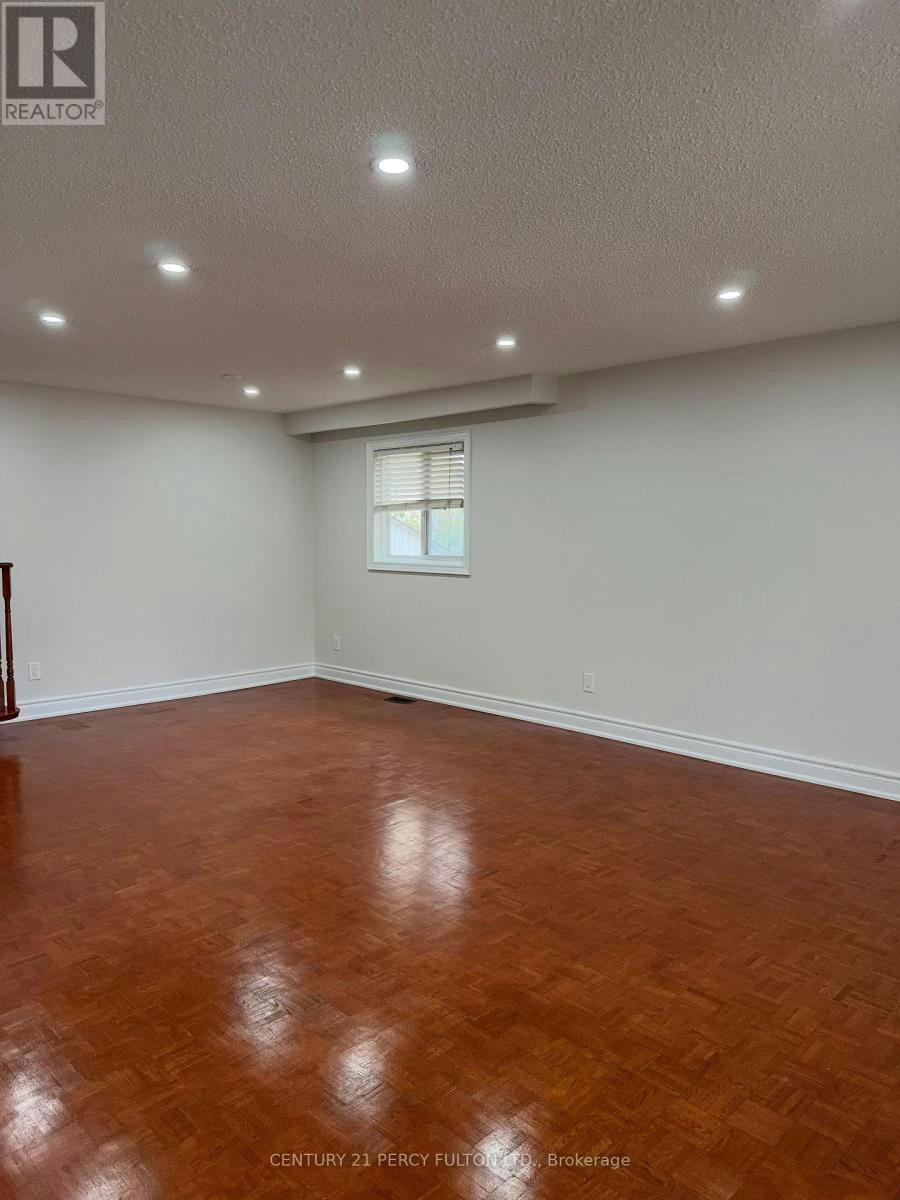29 Lawnmere Crescent, Toronto, ON, M1S 2T1 - 6