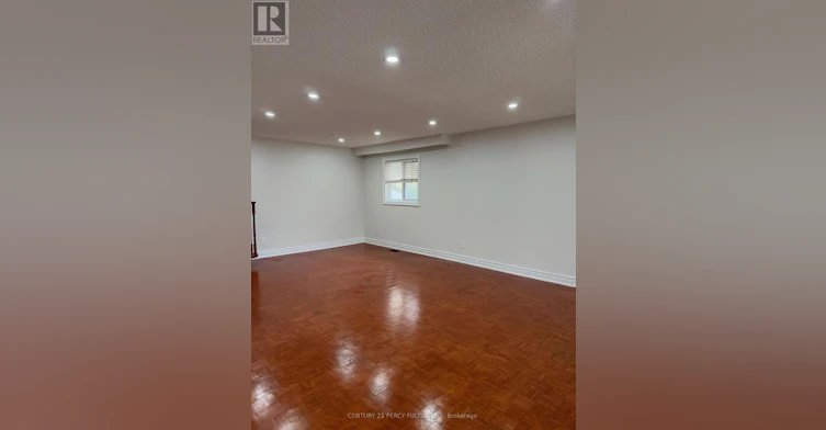29 Lawnmere Crescent, Toronto, ON, M1S 2T1 - 6