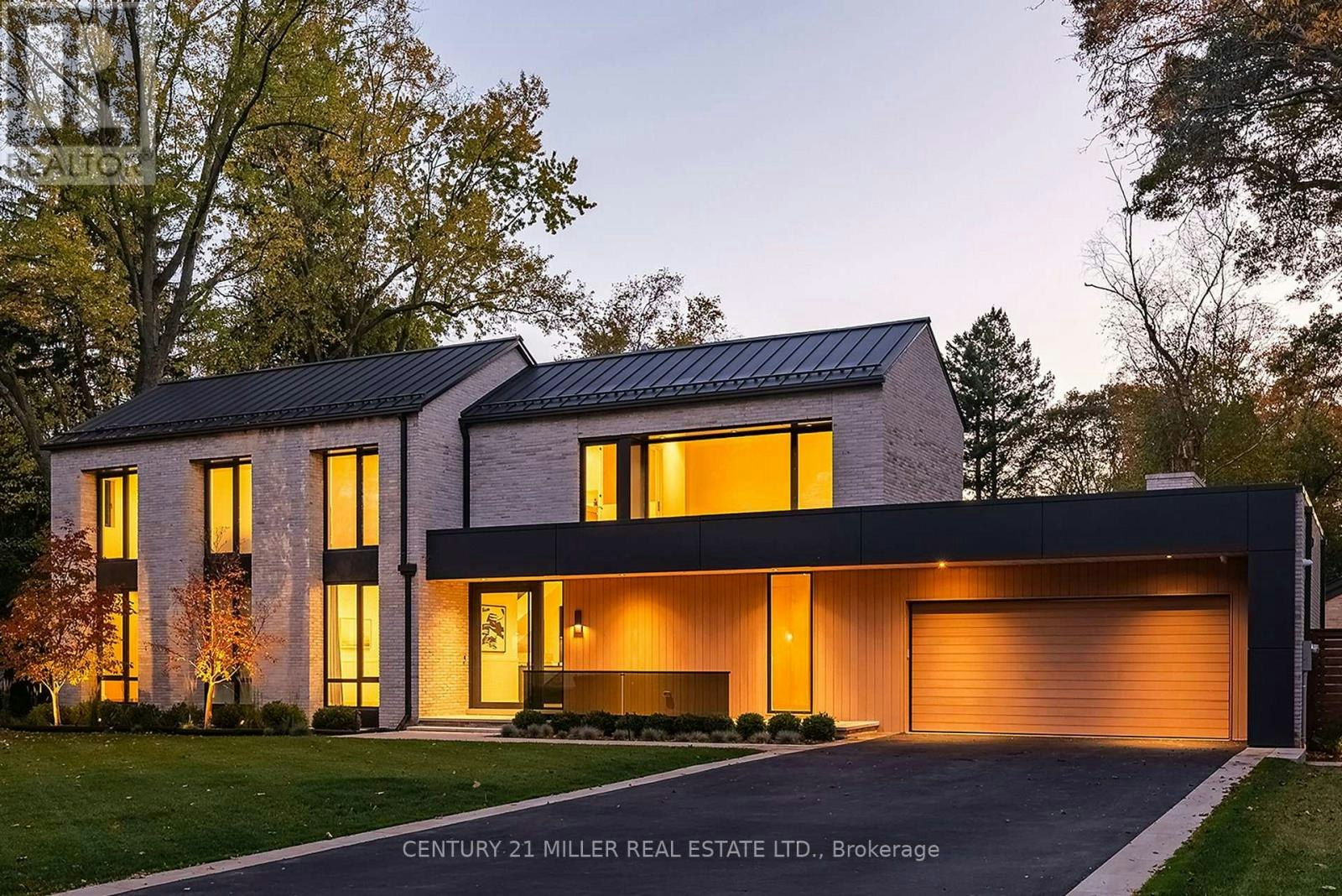 222 Burgundy Drive, Oakville, ON, L6J 4G1