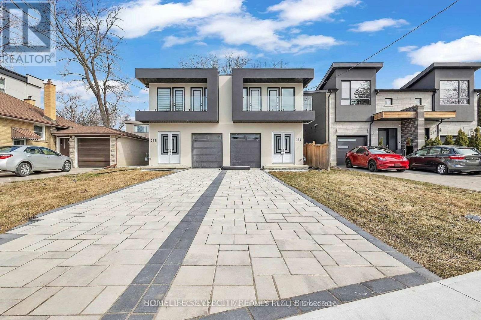 25B Pine Avenue N, Mississauga, ON, L5H 2P9