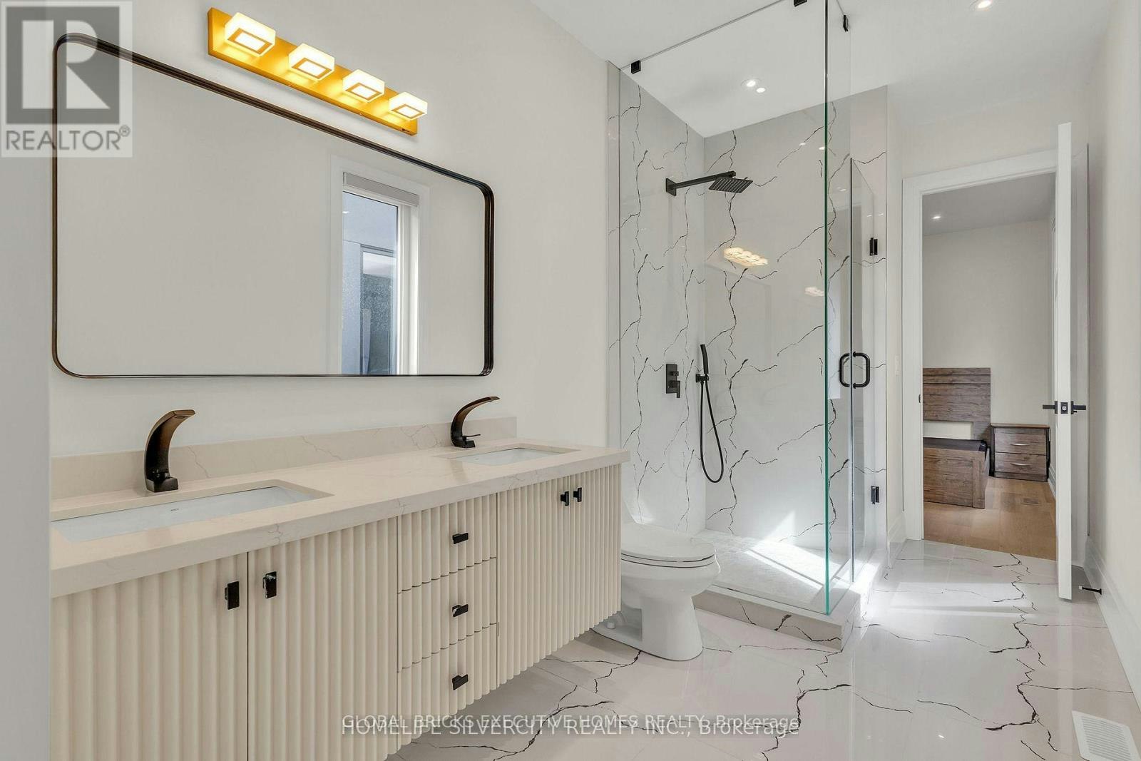25B Pine Avenue N, Mississauga, ON, L5H 2P9 - 7