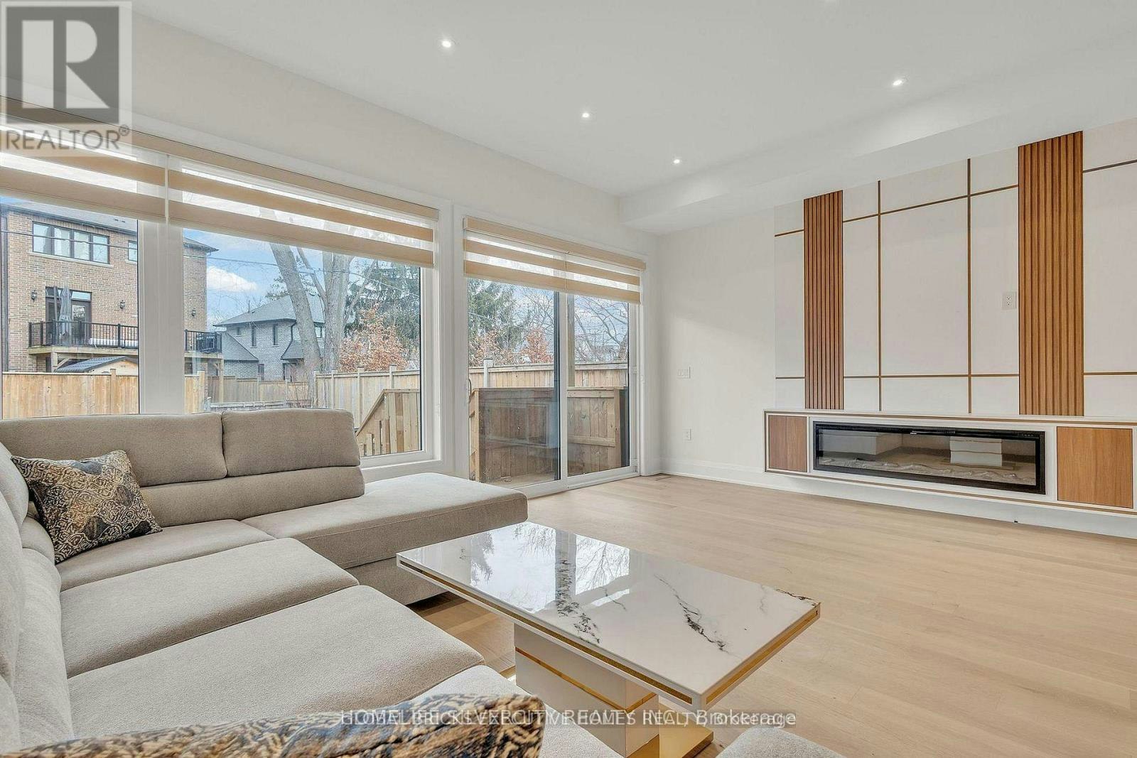 25B Pine Avenue N, Mississauga, ON, L5H 2P9 - 4