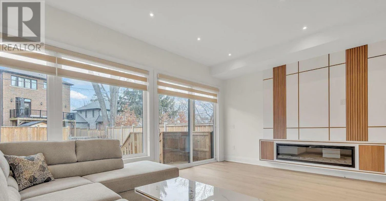 25B Pine Avenue N, Mississauga, ON, L5H 2P9 - 4