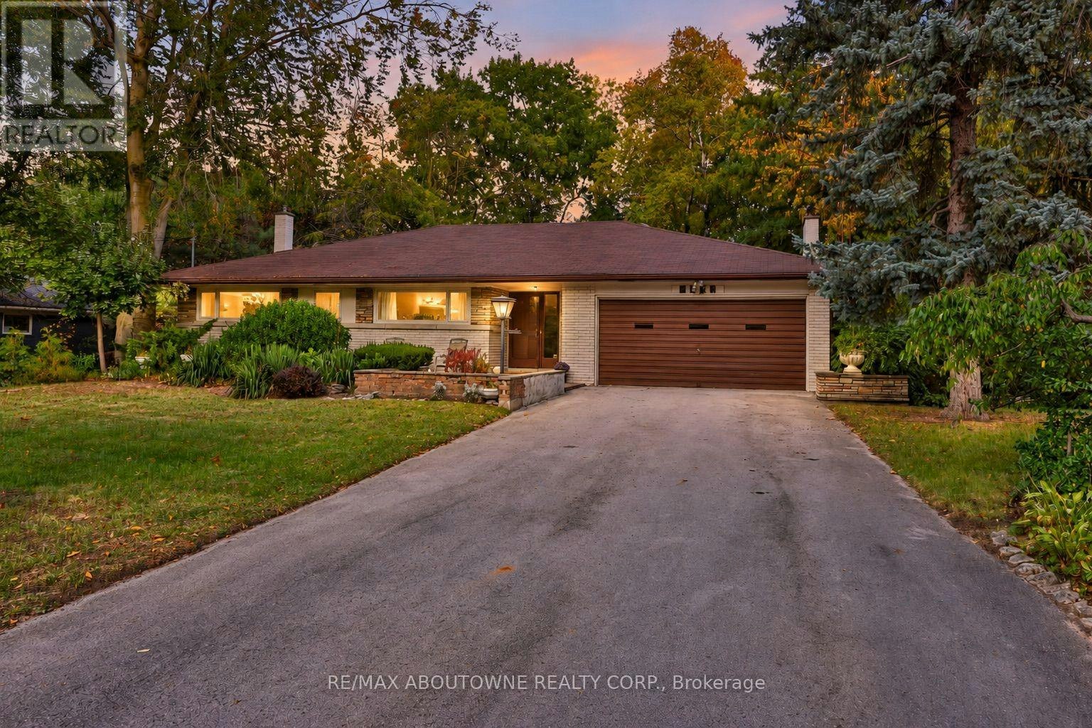 2086 Glenforest Crescent, Oakville, ON, L6J 2G4