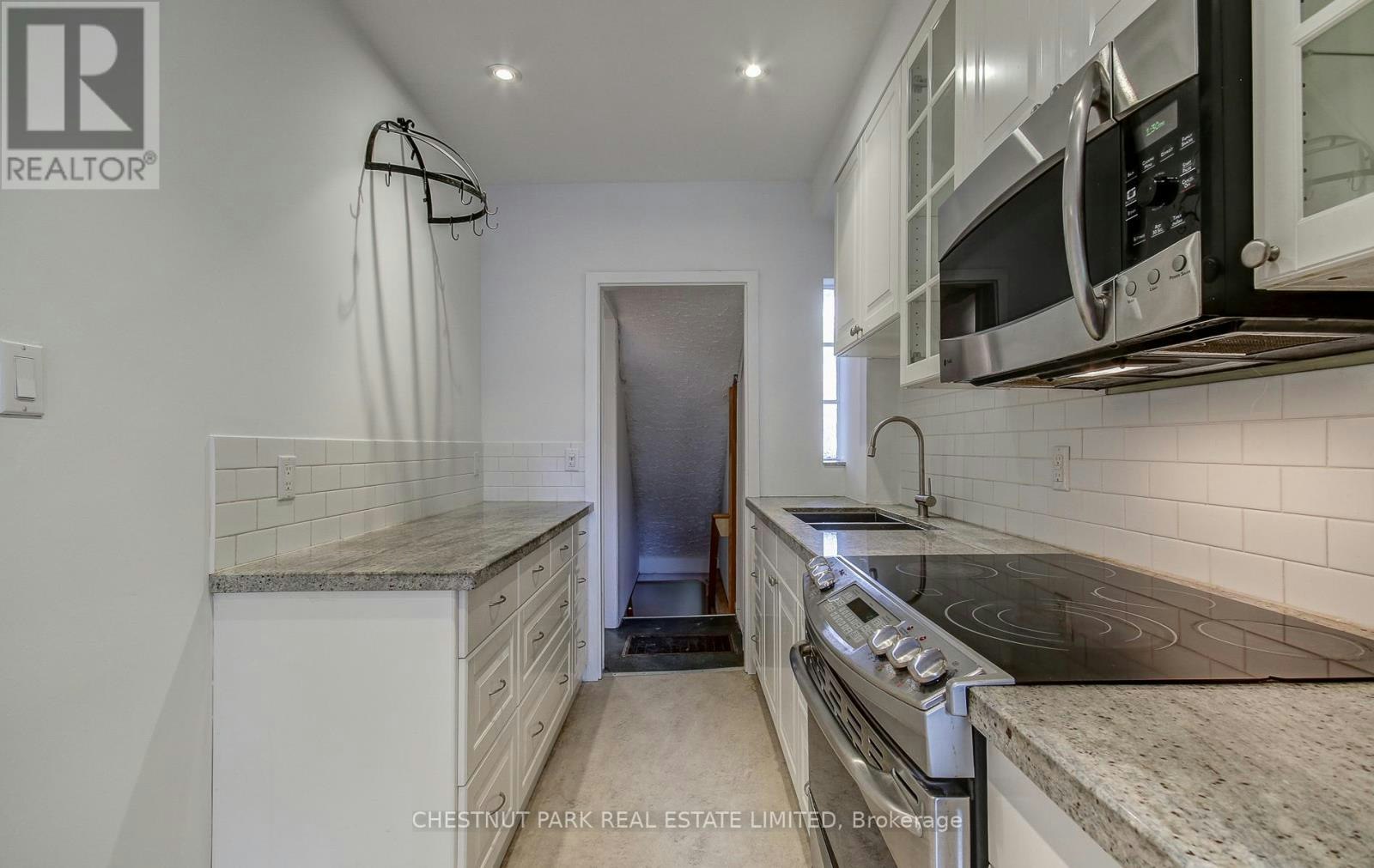 89 Fern Avenue, Toronto, ON, M6R 1K2 - 12