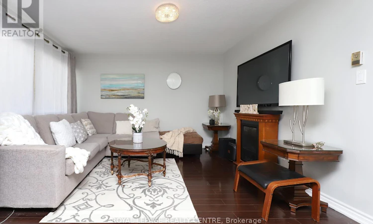 171-1055 Dundas Street E
