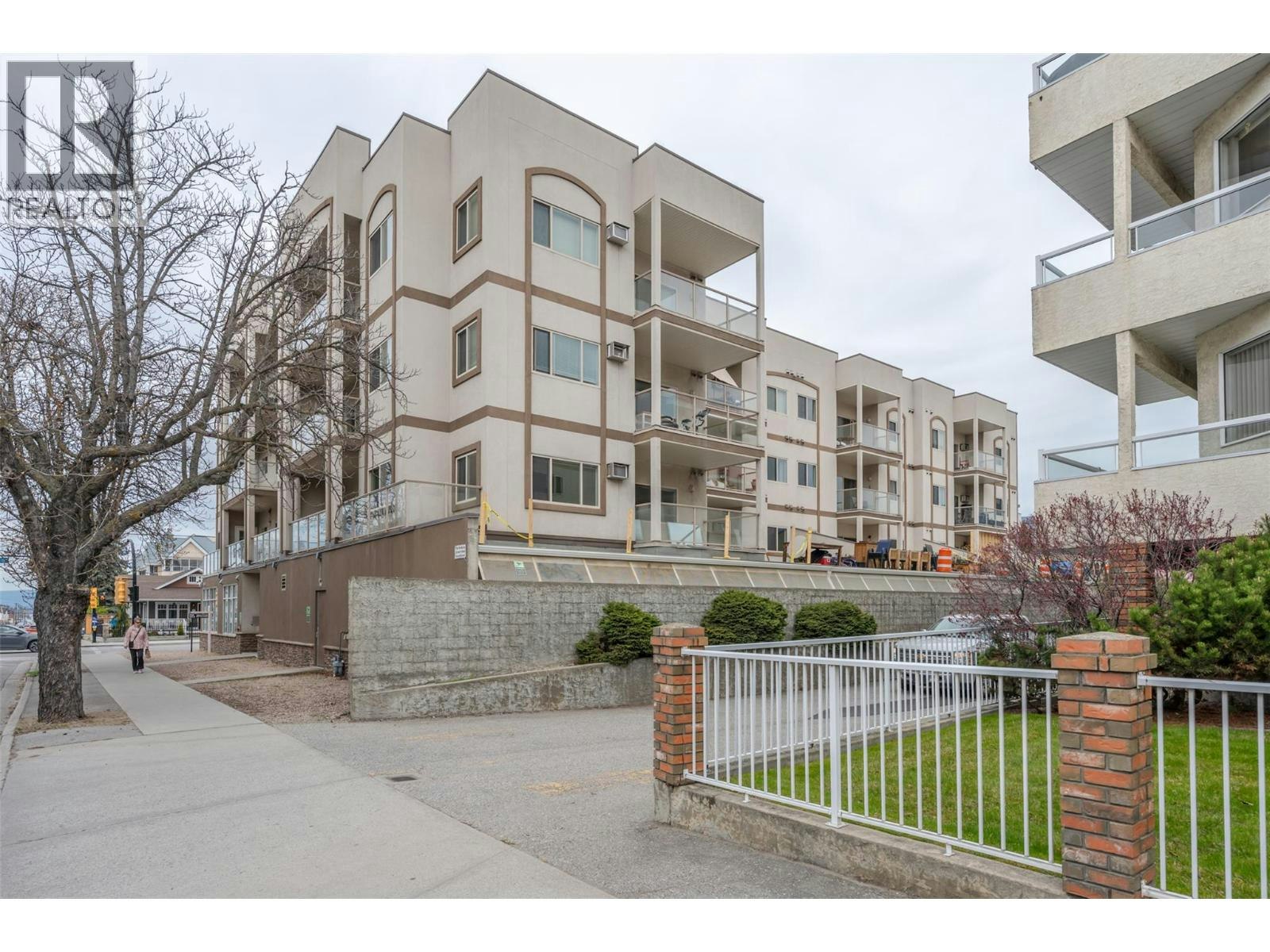 208-196 W Wade Avenue, Penticton, BC, V2A 1T6