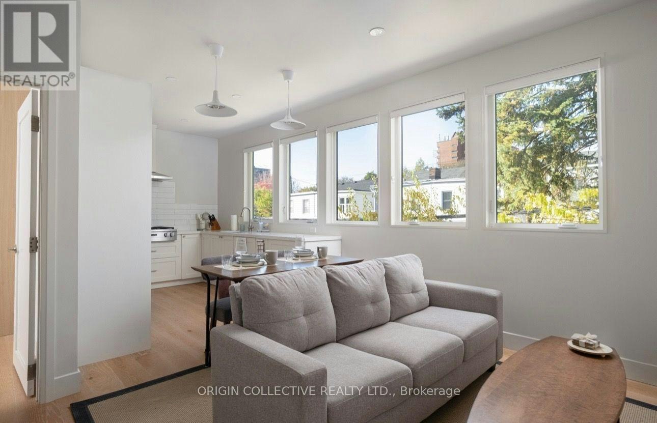 8 Oakdene Crescent, Toronto, ON, M4J 4H9 - 6