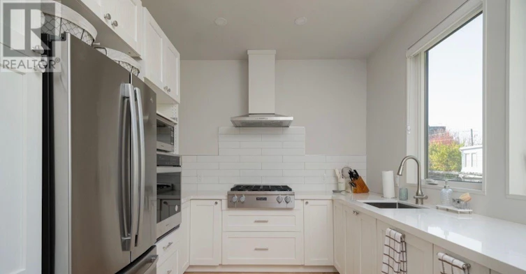 8 Oakdene Crescent, Toronto, ON, M4J 4H9 - 5