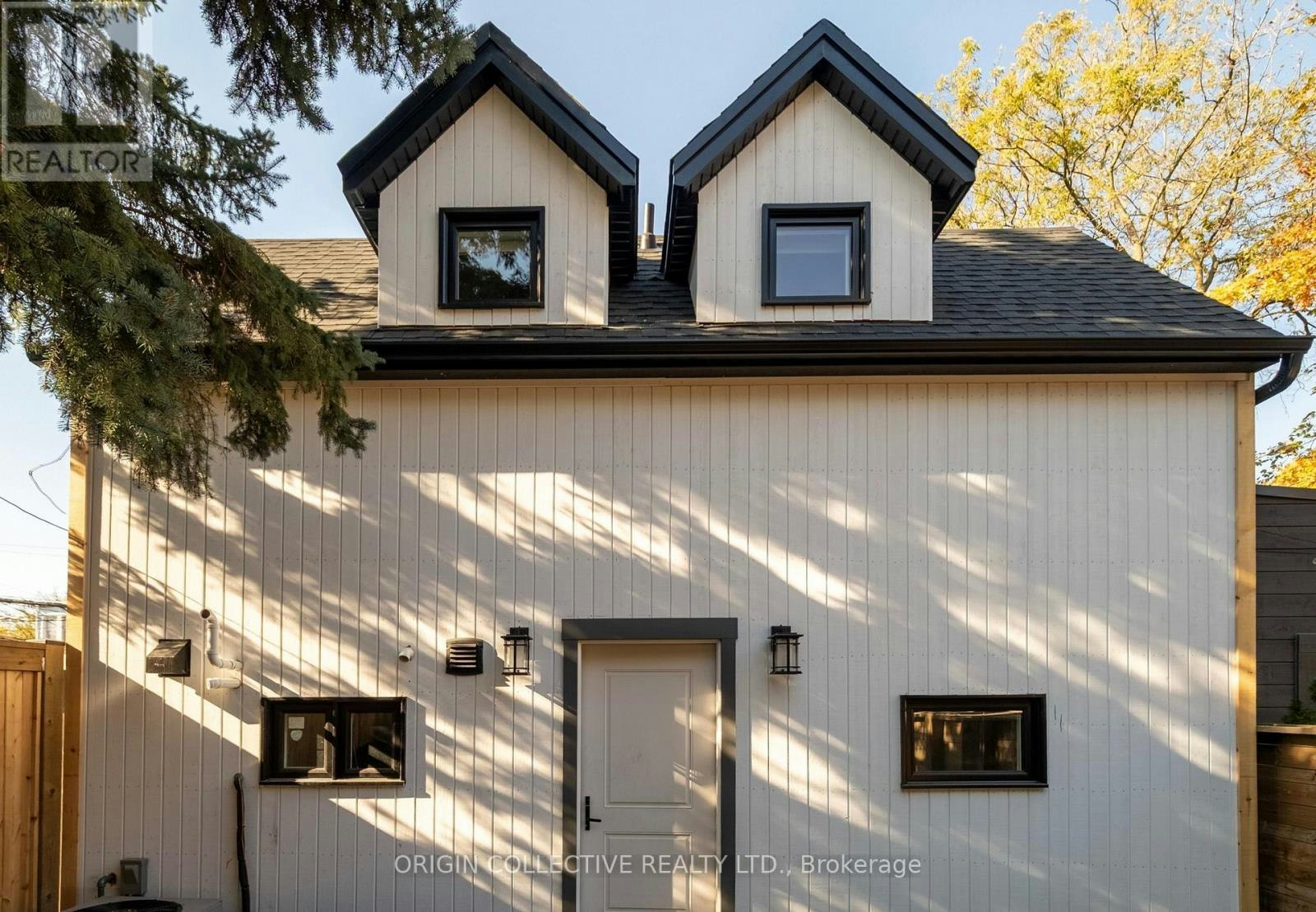 8 Oakdene Crescent, Toronto, ON, M4J 4H9