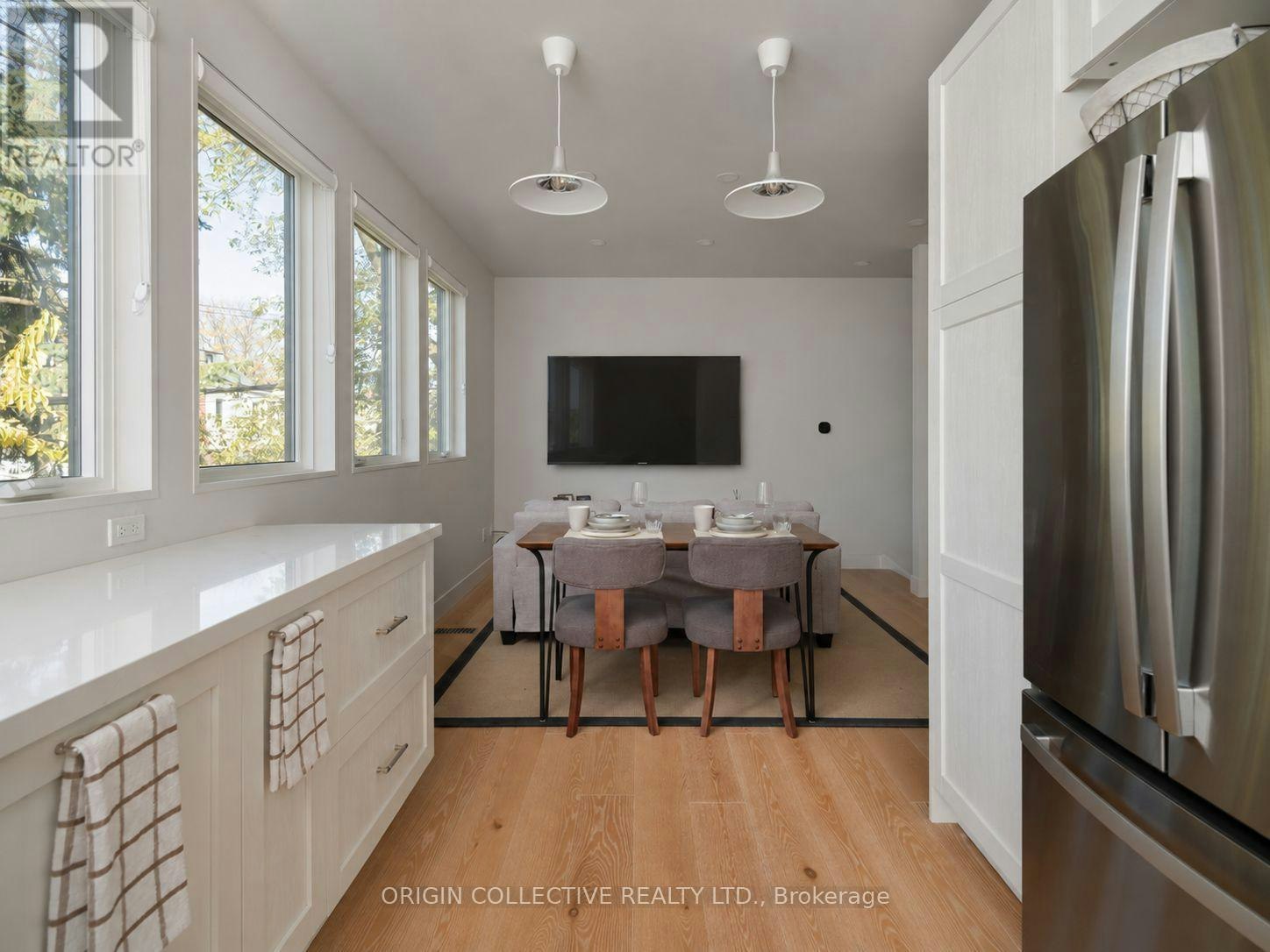 8 Oakdene Crescent, Toronto, ON, M4J 4H9 - 4