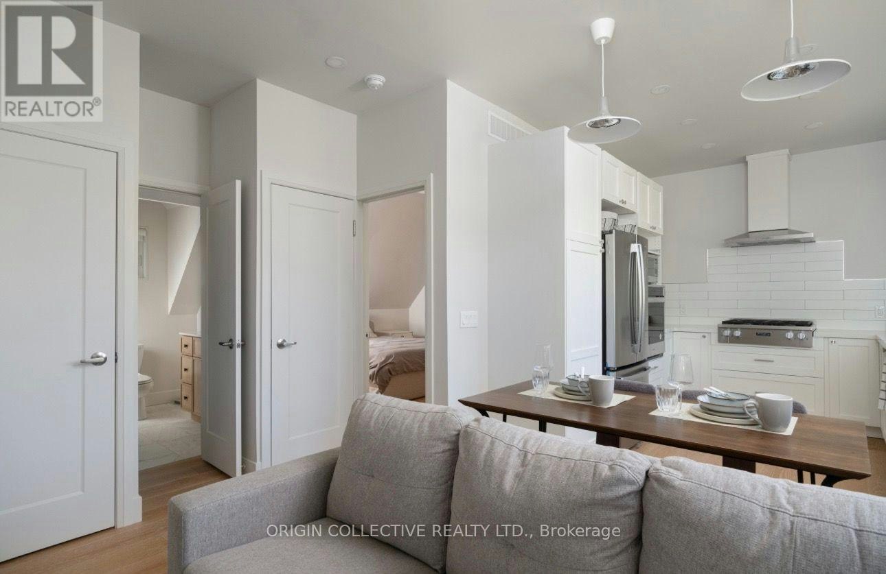 8 Oakdene Crescent, Toronto, ON, M4J 4H9 - 8