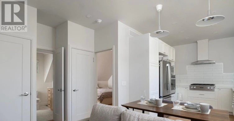 8 Oakdene Crescent, Toronto, ON, M4J 4H9 - 8