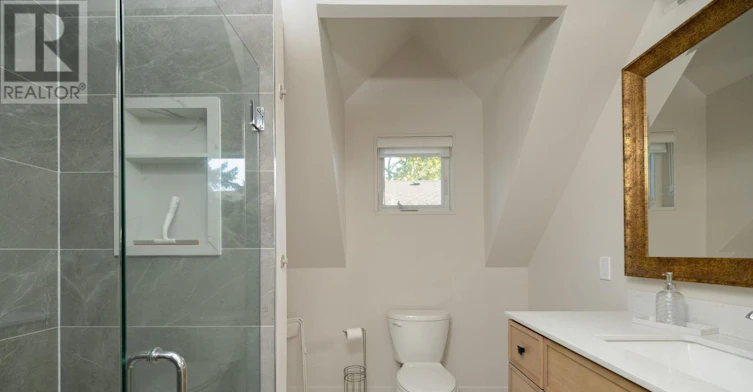 8 Oakdene Crescent, Toronto, ON, M4J 4H9 - 13