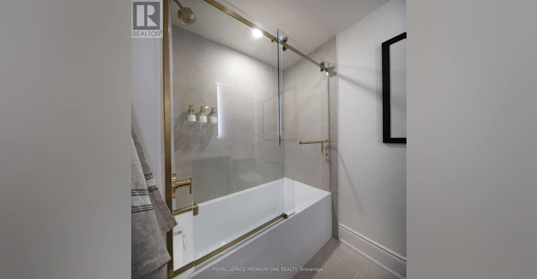 39-30 Commerce Trail, Toronto, ON, M6N 0C2 - 19