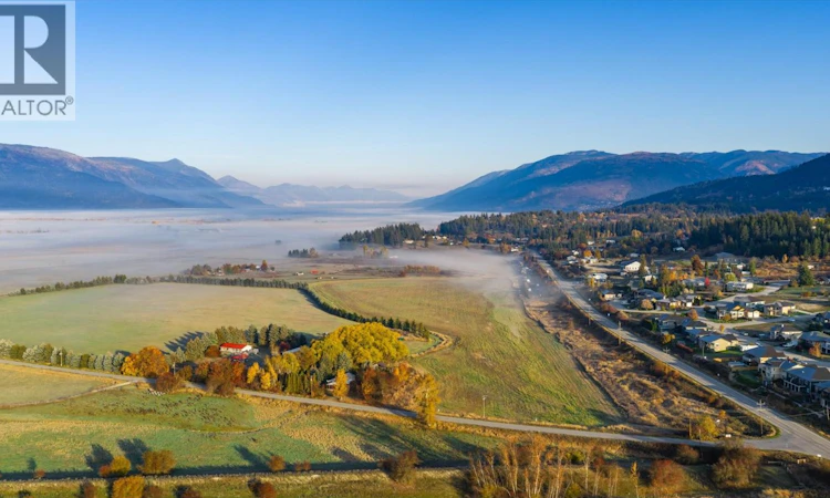 306 Kootenay River Road