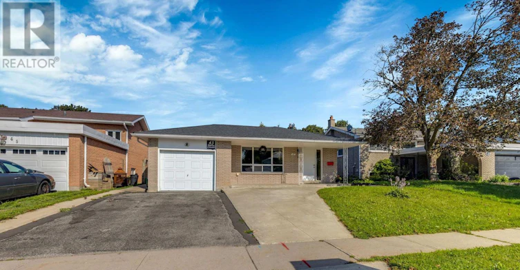 43 Davies Crescent, Barrie, ON, L4M 2M4 - 2