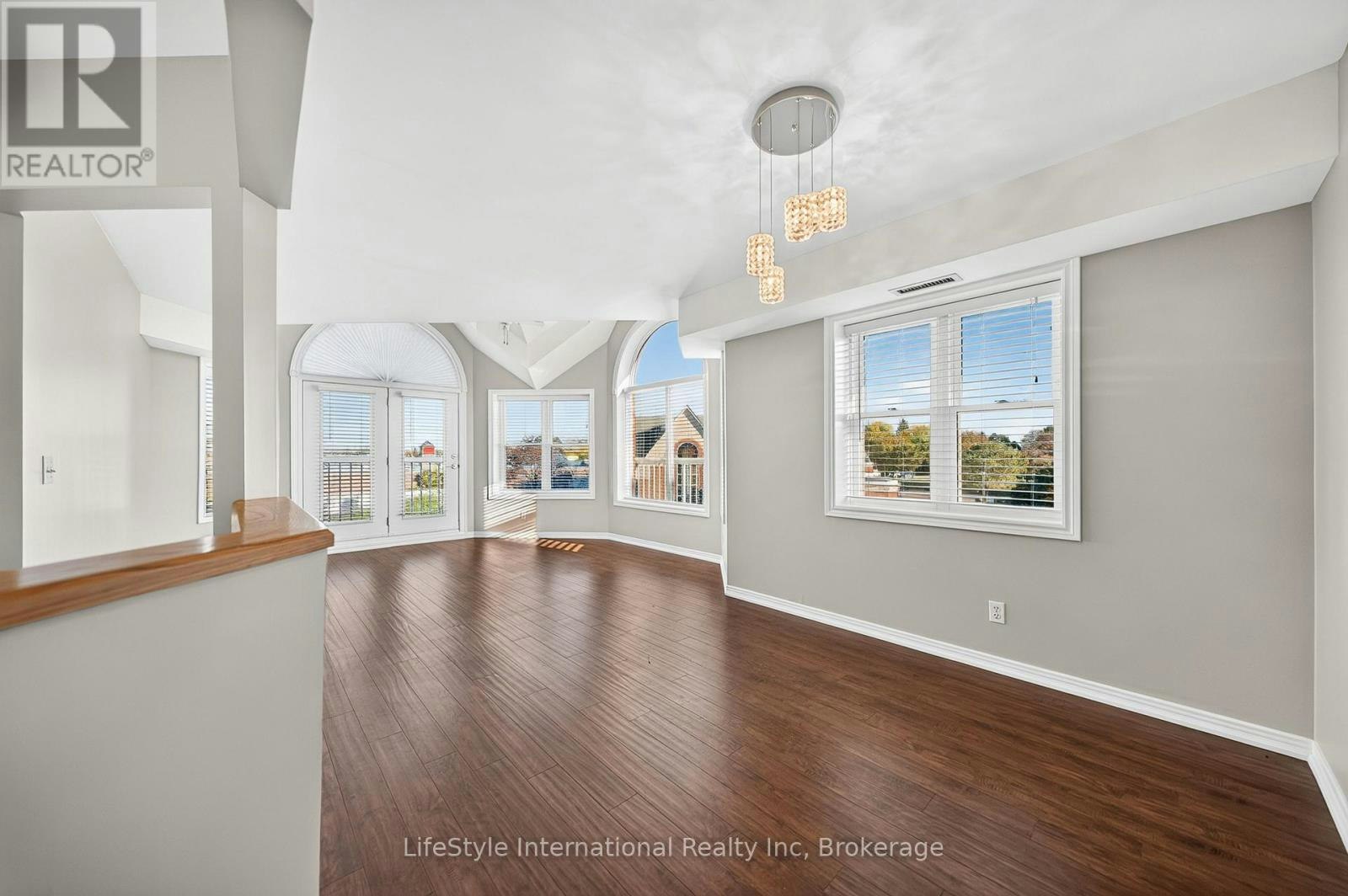 306-208 Silvercreek Parkway N, Guelph, ON, N1H 8H2