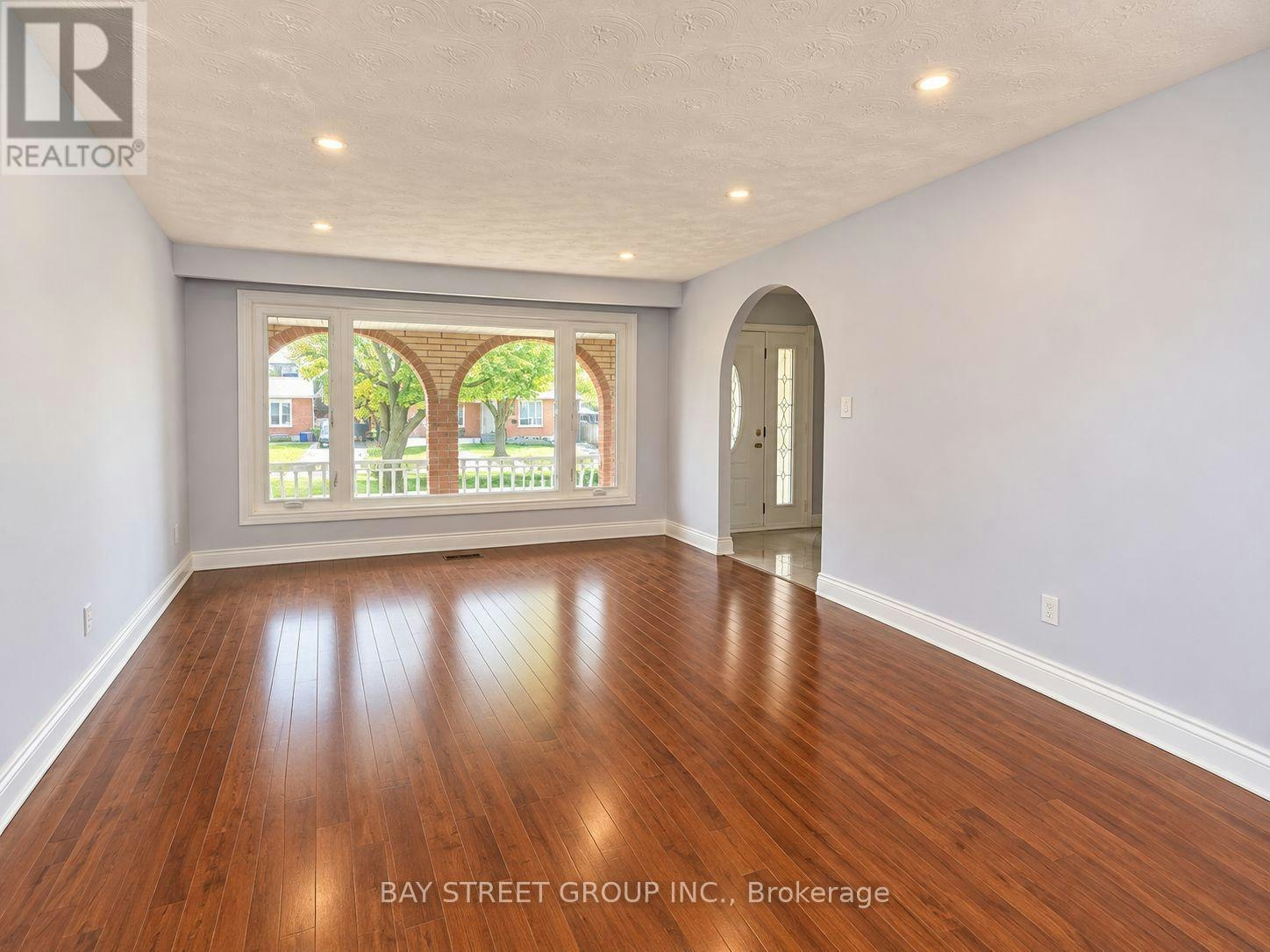 UPPER LEVEL-237 Lawnhurst Court, Hamilton, ON, L8V 4R4 - 3