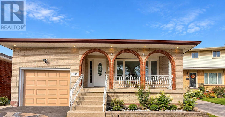 UPPER LEVEL-237 Lawnhurst Court, Hamilton, ON, L8V 4R4