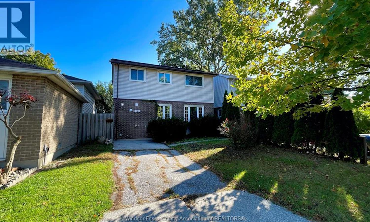 1545 Bayswater Crescent