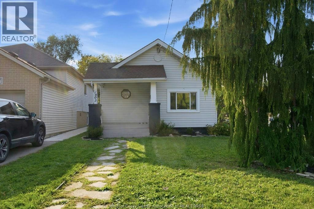 1903 Buckingham Drive, Windsor, ON, N8T 2A9
