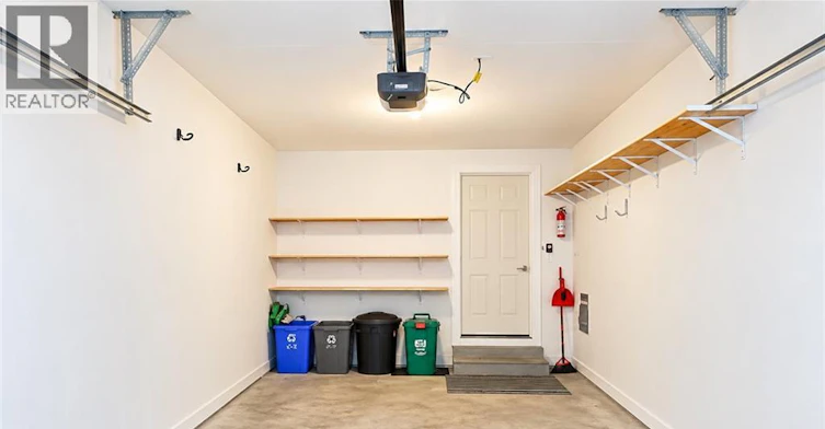 10-39 Robinson Street N, Grimsby, ON, L3M 3C8 - 11