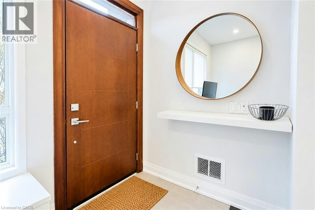 10-39 Robinson Street N, Grimsby, ON, L3M 3C8 - 2