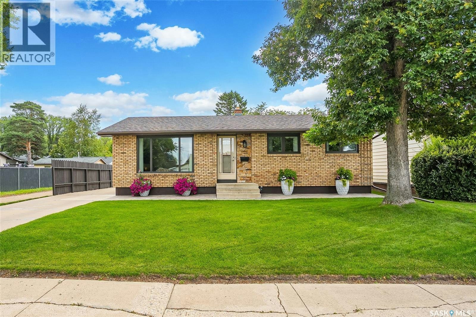 102 Bence Crescent, Saskatoon, SK, S7L 4J1