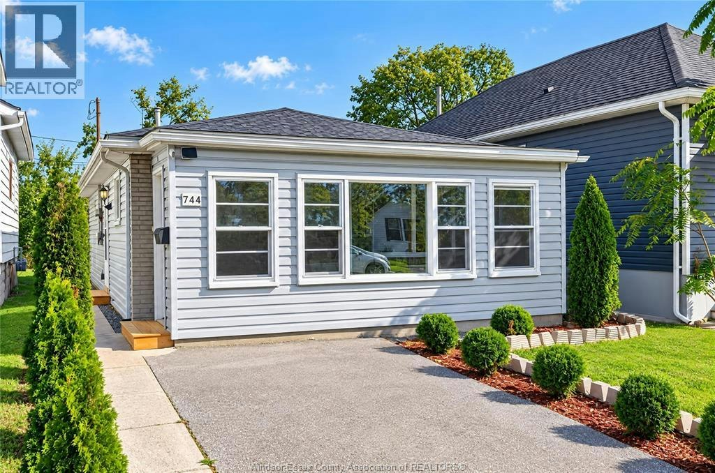 744 Mckay Avenue, Windsor, ON, N9B 2A1