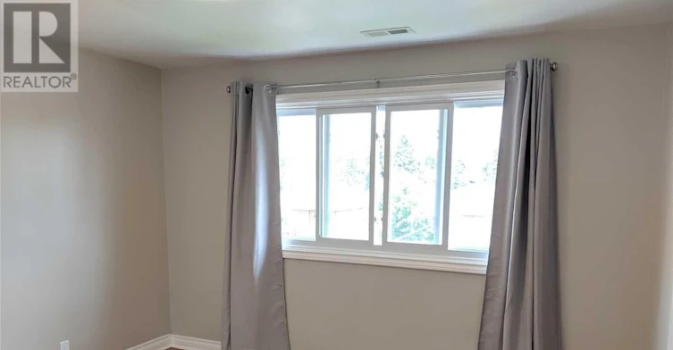 110 Cabot Street, Oshawa, ON, L1J 5R7 - 8
