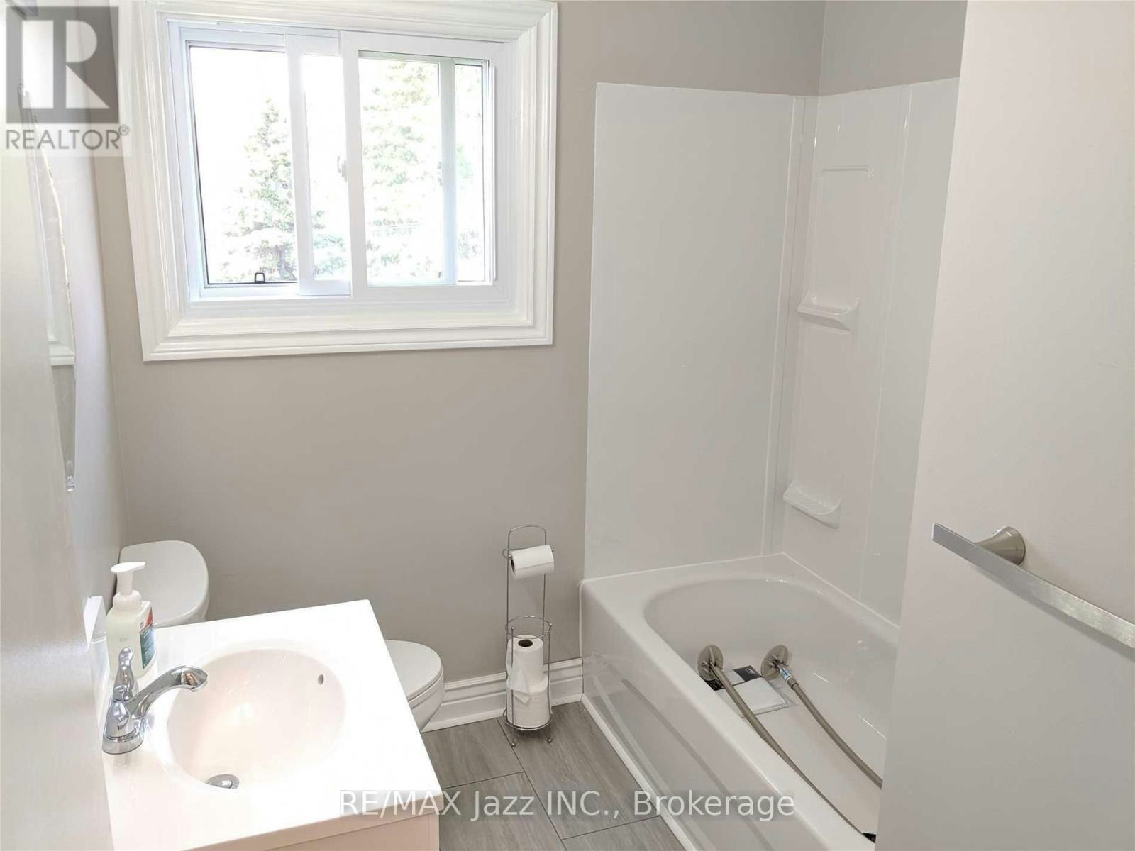 110 Cabot Street, Oshawa, ON, L1J 5R7 - 6