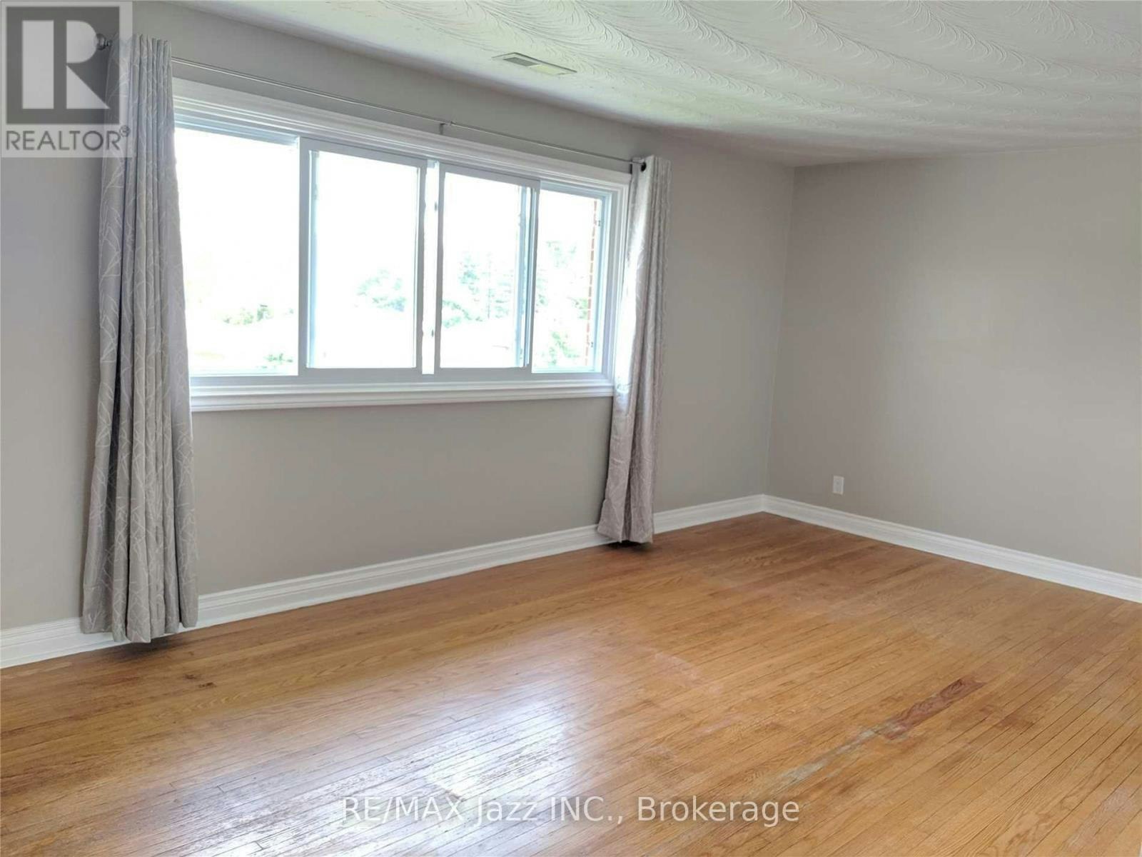 110 Cabot Street, Oshawa, ON, L1J 5R7 - 2